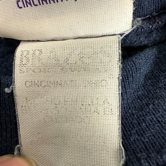 Disney Womens Vintage Pooh 100 Acre Collection Peace On Earth Sweatshirt Size XL - Picture 7 of 7